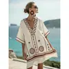 2026 Nuevo Estilo de Resort Costero Cuello en V Estampado Bohemio Holgado Vestido de Playa Manga Corta Protección Solar Cover-Up