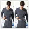 Roupa térmica masculina 2024 forrada com fleece, espessada, moda inverno, corte justo, calça comprida, gola redonda, vendas diretas da fábrica