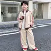 Atuendo elegante de primavera y otoño para niños: un conjunto de dos piezas moderno y genial que incluye una chaqueta casual de primavera y una sudadera deportiva, perfecto para niños mayores y estudiantes