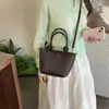 Bolso de mano con patrón tejido de moda, colección otoño/invierno 2026, bolso cuadrado pequeño de alta calidad, elegante y único, color liso, bolso de hombro y bolso cruzado