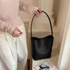 Bolsa Saco Tecida Super Quente Feminina 2026 Nova de Verão Versátil Retrô Bolsa de Ombro Bolsa de Braço Bolsa para Trabalho e Trajeto