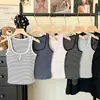 Estilo Casual Francés de Nicho, Diseño Suave y Elegante, Top sin Mangas de Rayas con Copas Integradas, Moderno Diseño de Botones para un Look Sexy y Puro