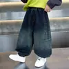 Pantalones vaqueros para niño de primavera y otoño con parche en el bolsillo trasero, estilo coreano, pantalones anchos y geniales para niños, pantalones de bebé modernos
