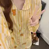 Pijama Listrado Amarelo Estilo Japonês Fofo de Ursinho para Mulheres, Conjunto de Duas Peças com Manga Longa e Calça Longa para Primavera/Outono, Roupa para Dormitório Estudantil e Casa
