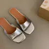 Sandalias planas estilo coreano Chuyuji, pantuflas plateadas de verano para mujer, adecuadas para uso en exteriores en la playa, estilo francés