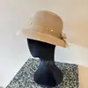 Sombrero de paja elegante estilo Hepburn francés con lazo para mujer, sombrero de pescador tejido para protección solar de primavera y verano, hace que la cara se vea más pequeña, sombrero de cubo elegante