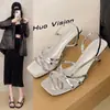 Sandálias de Salto Alto Verão 2026 Estilo Fada Socialite Francesa com Tiras Finas, Abertura nos Dedos, Tiras Cruzadas e Design Elegante