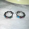 Pendientes Geométricos Redondos Coloridos de Circonita Super Flash Pendientes Sencillos y Versátiles de Nicho Lujo Accesible Pendientes Personalizados de Gama Alta para Mujeres