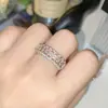 Anel de Diamante de Alto Carbono com Borda de Renda Estilo Versa Port para Mulheres Espessura 18K Ouro Branco Moda Nicho Super Fada Anel Versátil