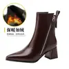 Botas curtas de couro para outono e inverno, novas botas de salto alto estilo europeu e americano com saltos grossos, biqueiras finas, zíperes laterais, botas Martin, botas curtas para mulheres