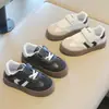 Zapatillas de entrenamiento versátiles alemanas para niños, nueva colección otoño 2026: zapatillas casuales ligeras para niños, zapatos de suela blanda para niñas y zapatillas de skate de suela fina