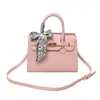 Bolso de mano pequeño elegante de alta gama para mujer 2026 nuevo bolso cruzado versátil de moda para ir al trabajo y salir bolso de un solo hombro de otoño