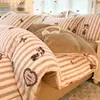 Juego de ropa de cama de terciopelo de leche engrosado de grado A para otoño e invierno, que incluye una funda de edredón de forro polar de coral y un juego de tres piezas de franela para estudiantes