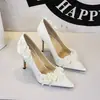 3393-H131 Zapatos de Tacón Alto de Satén Estilo Europeo y Americano para Banquetes con Flores de Encaje, Boca Baja, Tacones Finos, Elegantes Zapatos de Tacón Alto para Mujeres