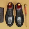 Zapatos de hombre de cuero tipo brogue, estilo británico, adecuados para trajes, bodas, ocasiones de negocios y uso casual, con un diseño que aumenta la altura