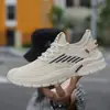Sapatos Casuais Masculinos Novos Selecionados Cuidadosamente de Venda Cruzada, Tênis de Corrida Respiráveis Fly-Knit com Elevação Interna, Sapatos Esportivos Masculinos Slip-On Respiráveis