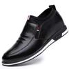 Zapatos casuales de cuero para hombre, transpirables, cómodos, de suela suave, combinables, sin cordones, para primavera de 2023.