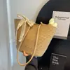 Bolso de cesta de paja tejida para mujer 2026 nuevo de verano de gran capacidad tipo cubo para hombro para vacaciones en la costa y uso en la playa