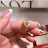 Anel de Prata Esterlina S925 com Pedra de Cristal Natural Criativa Europeia e Americana para Mulheres com Design de Braço Torcido de Alta Qualidade, Popular no Xiaohongshu