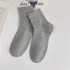 Calcetines de algodón peinado para mujer de primavera y otoño hasta la pantorrilla, calcetines básicos lisos de moda para mujer, calcetines blancos apilables