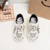 Zapatillas de malla transpirable tipo "dad shoes" para niñas, nueva colección primavera/verano 2026, zapatillas de moda y versátiles para niños, adecuadas tanto para niños pequeños como mayores