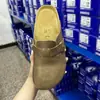 Mules de cuero genuino con suela de corcho estilo Birkenstock para mujer, OEM/ODM, para uso exterior, nuevos zapatos casuales tipo slip-on estilo Birkenstock para primavera/verano