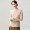 Suéter Feminino Outono e Inverno Malha Fina 12 Fios com Barra Rebatida, Caimento Solto, Gola Redonda, Mistura de Lã e Cashmere