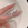 Aretes de Perla Grises con un Toque de Lujo Ligero y de Alta Gama, Estilo Nicho, Nuevos Aretes de Moda 2025 Estilo Francés Que Hacen Que el Rostro Se Vea Más Pequeño