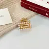 Pinza Pequeña para el Cabello para Mujeres con Cabello Corto y Fino, Peinado Semirecogido, Pinza de Garra Pequeña para la Parte Posterior de la Cabeza, Pasador con un Aspecto de Alta Gama, Accesorio para el Cabello de Perlas