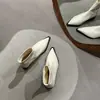 Botas curtas de bico fino estilo coreano para mulheres, novas botas de outono e inverno 2026, botas de salto grosso slim moda europeia e americana, botas de moda de nicho