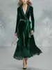 Novedades Otoño/Invierno 2026 Amazon e-commerce transfronterizo europeo y americano: vestido largo de manga larga con cuello en V y patchwork de terciopelo y encaje para mujer