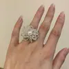 Anillo de Flor de Perla de Lujo Ligero de Nicho con Textura Vintage, Anillo Abierto Ajustable, Accesorio Versátil para el Dedo
