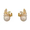 Pendientes Minimalistas de Moda de Nicho con Mariposa de Circonita y Perla para Mujer, Elegantes y Lujosos, Diseño Suave y Versátil, Venta al por Mayor de Pendientes