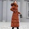 Casaco de Algodão Transfronteiriço para Mulheres Inverno 2026 Estilo Coreano Longo Acima do Joelho Grande Gola de Pelo Colorida Tamanho Grande Jaqueta de Algodão Acolchoada Casaco de Algodão Slim-Fit para Mulheres