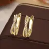 Brincos de Tarraxa de Zircônia Torcida de Luxo Leve Design de Nicho Brincos com Inlays de Diamante Bicolor Dourado e Prateado Versátil Acessórios de Brinco para o Dia a Dia