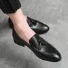 Sapatos de couro pontudos europeus e americanos com franjas para negócios, mocassins formais estilo britânico, sapatos da moda para cabeleireiros e sapatos de qualidade para exportação
