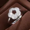 Anillo Abierto de Flor Hueca con Circonita de Moda y Sencillo para Mujer, Diseño Abierto de Lujo Ligero, Versátil para el Uso Diario, Moderno