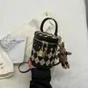 Bolso pequeño de nicho de alta gama para mujer, nuevo bolso cubo versátil de moda para otoño 2026, bolso de hombro y bandolera a la moda