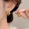 Pendientes de Clip de Lujo Ligero Estilo Hong Kong sin Agujeros para Orejas Pendientes Geométricos de Perla y Camelia para Mujer Sentido Avanzado Simples Elegantes Pendientes Versátiles