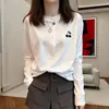 Camiseta de manga larga para mujer con cuello abotonado, hecha de algodón puro, nuevo modelo 2026, adecuada para principios de otoño, top blanco moderno y versátil