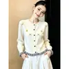 Cardigan de punto estiloso de cuello redondo 2026 con ribete de encaje floral tridimensional, adecuado para primavera, otoño e invierno, un top versátil y adelgazante para mujer