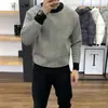 Otoño e invierno 2023 Nuevo suéter de punto grueso con cuello redondo para hombre, suéter a cuadros versátil, ajuste ceñido, manga larga, moda