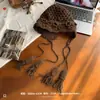 Gorro de Punto Rojo con Borla Floral para Viajes en el Oeste de Sichuan para Mujer, Gorro de Lana de Estilo Étnico Hueco para Otoño e Invierno con Protección para los Oídos, Gorro de Tejer