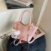 2026 Nova Bolsa de Balde Simples para Comércio Exterior para Mulheres, Bolsa de Mão Tendência de Verão, Bolsa Transversal Elegante de Nicho para o Dia a Dia