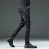 Jeans Bordado Distintivo Estilo Europeu Masculino Marca Moderna Stretch Slim-fit Estilo Coreano Moderno Versátil Calças Longas Pretas