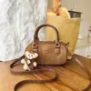 Moda Retrô Design Moderno Senso de Moda Simples para o Trabalho Chegada Nova Outono 2026 Feminino Nicho Bolsa Quadrada Pequena de Ombro Único de Mão Transversal
