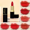 Suministro caliente ese excelente labial ligero hidratante que hidrata fácil de colorear no fácil de pegar en la taza labial estilo estudio con el mismo estilo