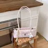 Bolsa Feminina Coreana de Nicho Mais Vendida, Bolsa de Ombro Casual Versátil, Bolsa de Braço Simples da Moda para o Dia a Dia, Bolsa Baguette de Alta Qualidade