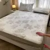 Conjunto de 3 Peças de Matelassê Jacquard de Seda de Gelo com Contas para Resfriamento de Verão com Lençol com Elástico, Lençol com Sensação Fresca, Tapete Macio Lavável com Ar Condicionado para o Verão