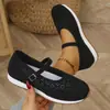 Zapatos Mary Jane simples casuales de estilo europeo y americano en stock para mujer, punta redonda, huecos, cómodos, de suela gruesa, zapatos de un solo color